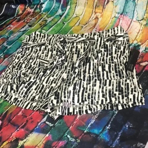 Apt 9 short‎ plus size 14 mid rise black/white - Picture 1 of 10